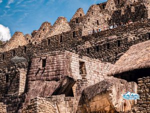 _machu-picchu-ruins-inca-temple-apu-ausangate-trek